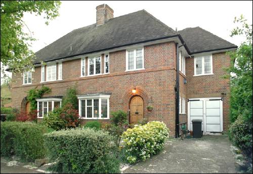 07 Litchfield Way
